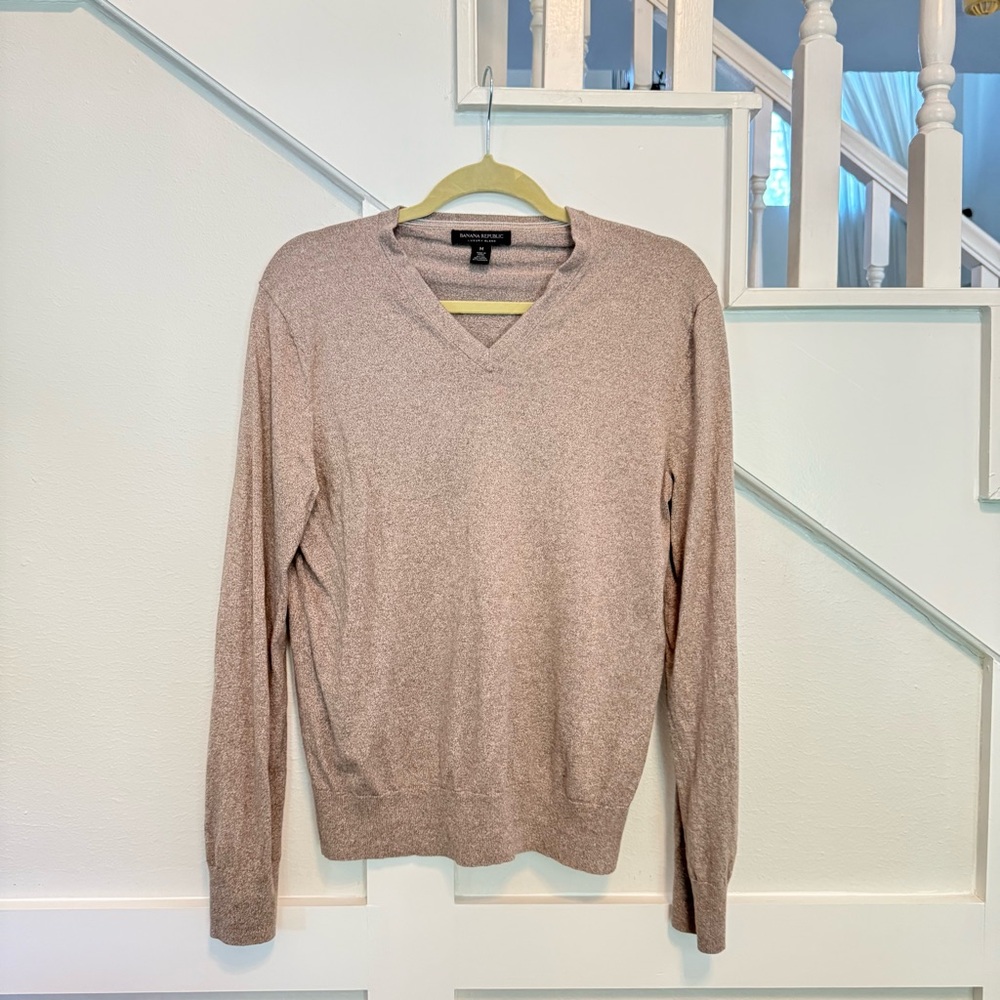 Banana Republic V-Neck Sweater Tan Long Sleeves size M